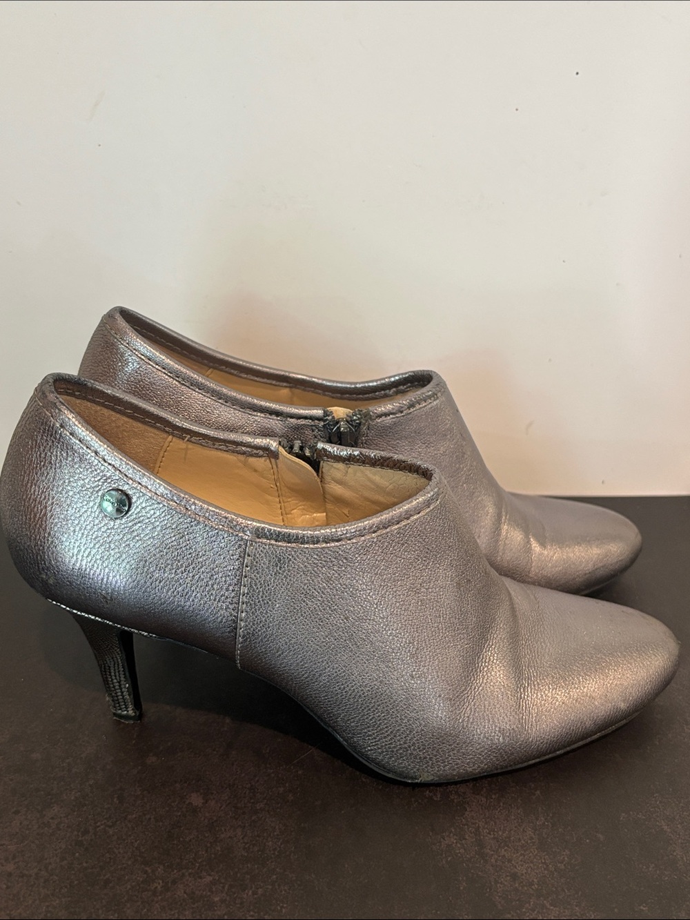 Calvin Klein Jenny Metallic Silver Leather Zip Ankle Booties sz 8